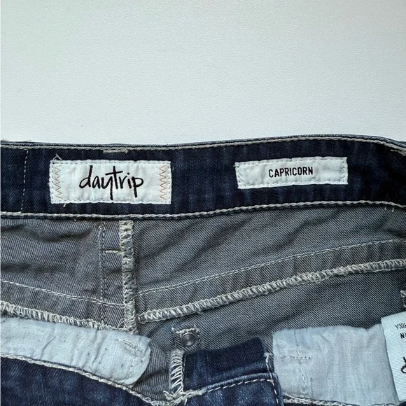 Daytrip Womens Denim Shorts Size 27 Dark Wash Embroidered Distressed Western - Picture 6 of 12